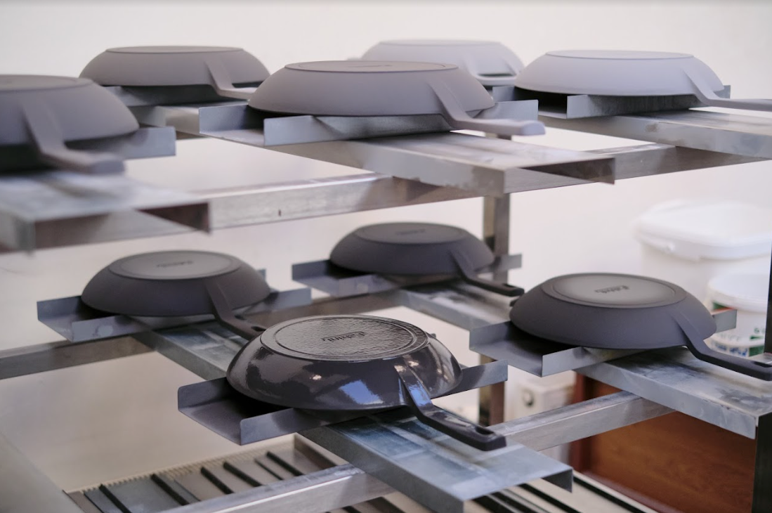 Odesíláme první litinové pánve z předobjednávek