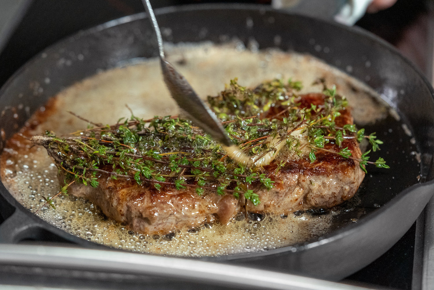 Proč je litinová pánev na steaky nejlepší? + videonávod