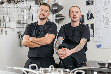 Lidé přestali bláznit a nakupují suroviny v okolí. Rozhovor s Jiřím Horákem a Tomášem Valkovičem z Ambiente