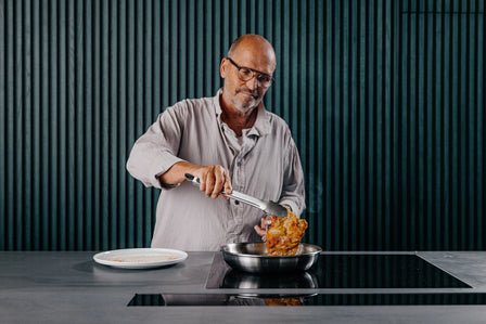 Vídeňský telecí řízek s teplým bramborovým salátem podle Zdeňka Pohlreicha