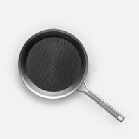 Palačinková pánev FABINI & Těhotnej kuchař 2.0, ø 28 cm - Nerezová pánev s hybridním keramickým povrchem z vícevrstvé nerezové oceli