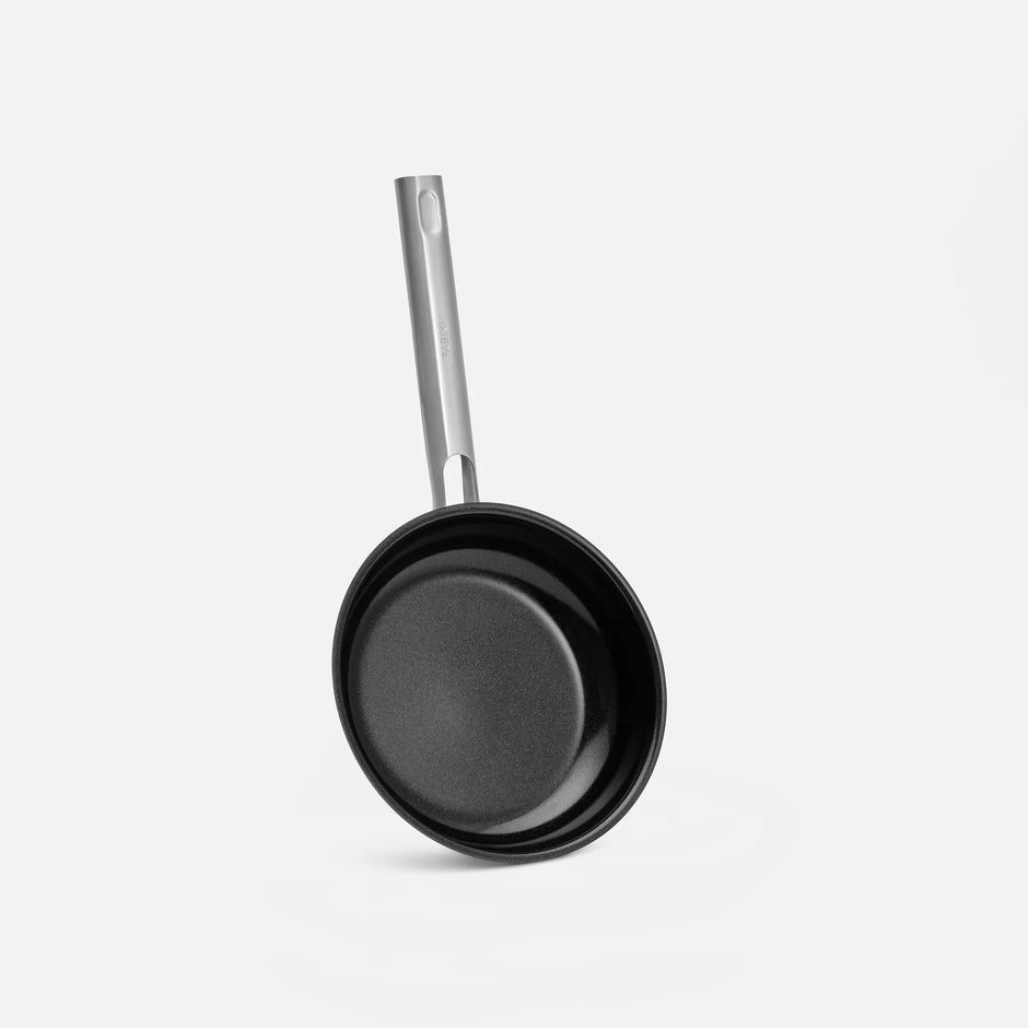 Pánev Core Standard, ø 20 cm - Nepřilnavá nerezová beznýtová pánev s keramickým povrchem z  jednovrstvé nerezové oceli bez poklice