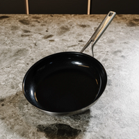 Pánev FABINI & Chili Ta, ø 26 cm - Nepřilnavá nerezová keramická pánev z vícevrstvé nerezové oceli bez poklice