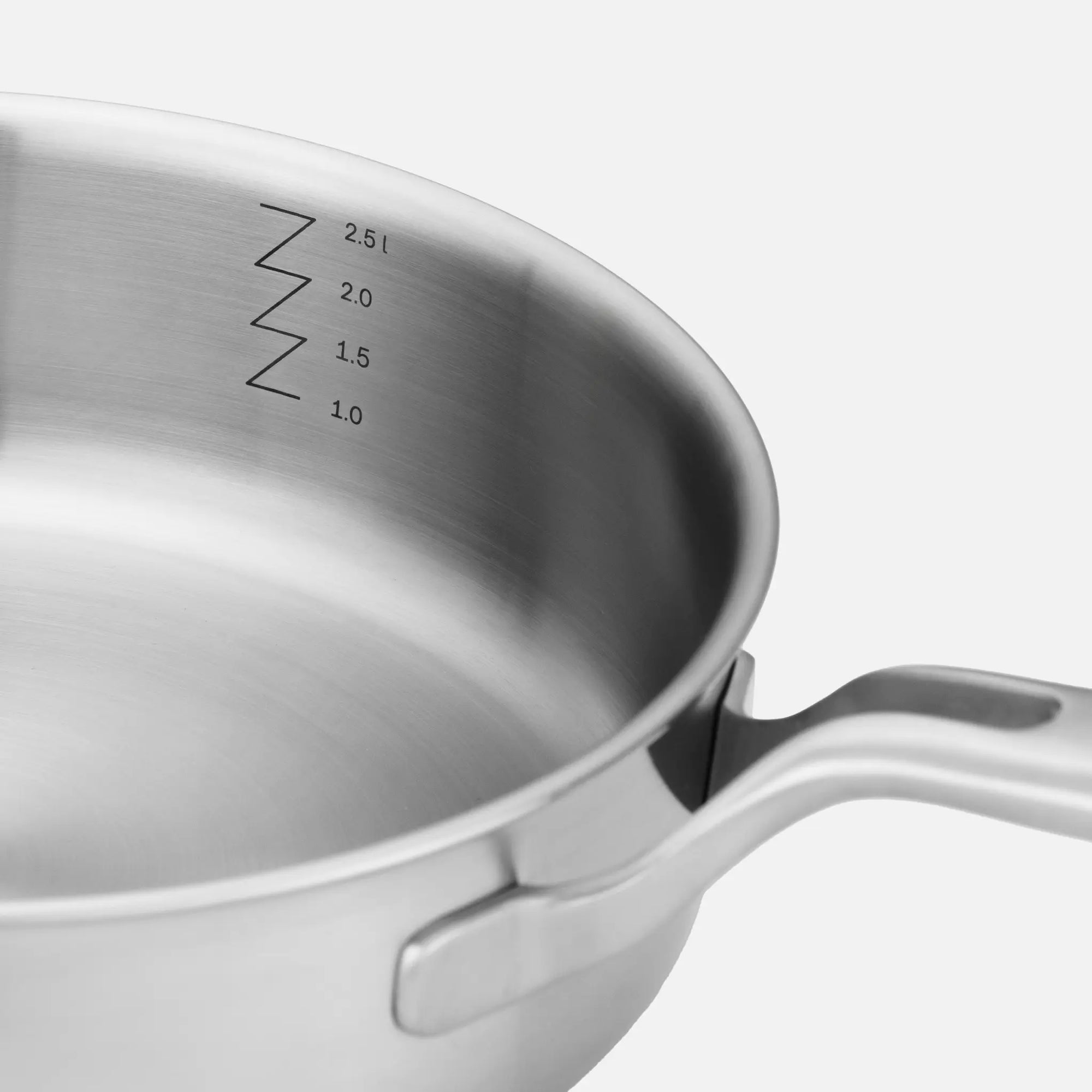 Hluboká pánev FABINI & Pohlreich, ø 24 cm (2,5 l) - Nerezová beznýtová hluboká pánev z pětivrstvé nerezové oceli s poklicí