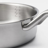 Hluboká pánev FABINI & Pohlreich 2.0, ø 24 cm (2,5 l) - Nerezová beznýtová hluboká pánev z vícevrstvé nerezové oceli s poklicí