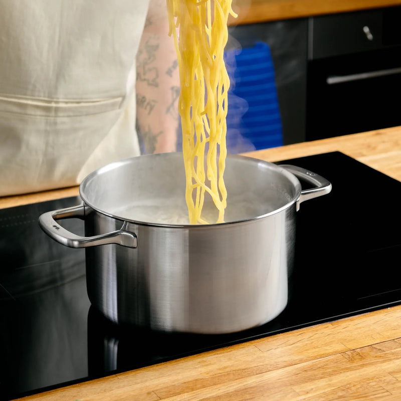 Kastrol Lucca 3.0, ø 24 cm (5,5 l) - Nerezový beznýtový kastrol z vícevrstvé nerezové oceli s poklicí