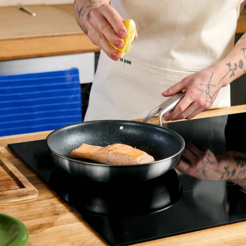 Pánev Lucca 3.0, ø 26 cm - Nepřilnavá nerezová beznýtová pánev z vícevrstvé nerezové oceli bez poklice