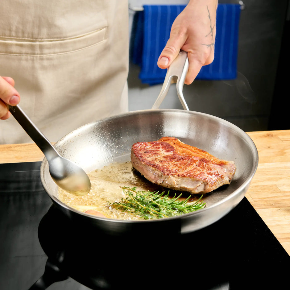 Pánev Lucca 3.0, ø 26 cm - Nerezová beznýtová pánev z vícevrstvé nerezové oceli bez poklice