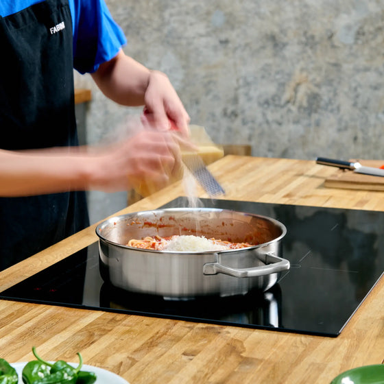 Tegame pánev Lucca 3.0, ø 28 cm (4l) - Nerezová beznýtová pánev z vícevrstvé nerezové oceli s poklicí