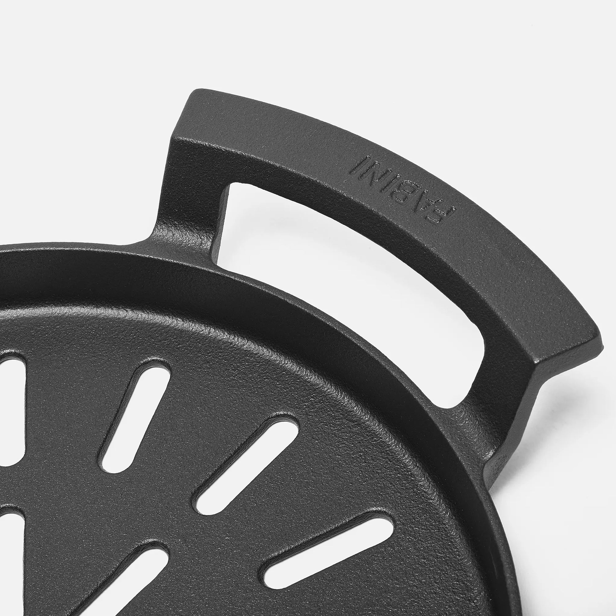 Grilovací pánev Lore, ø 28 cm - Litinová děrovaná pánev