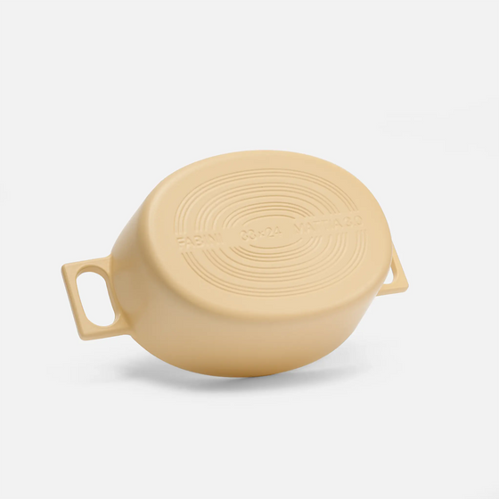 Oválný pekáč Mattia 3.0, 33×25 cm - Smaltovaný litinový pekáč s poklicí, lesklý krémový
