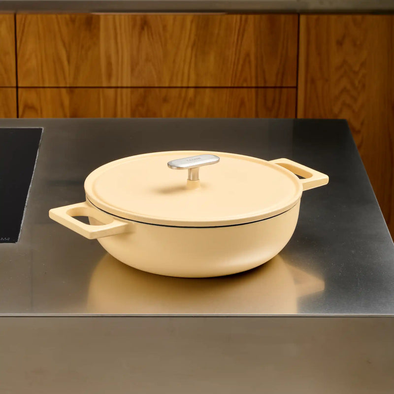 Tegame pánev Mattia 3.0, ø 26 cm - Smaltovaná litinová pánev s poklicí, matná vanilkově žlutá