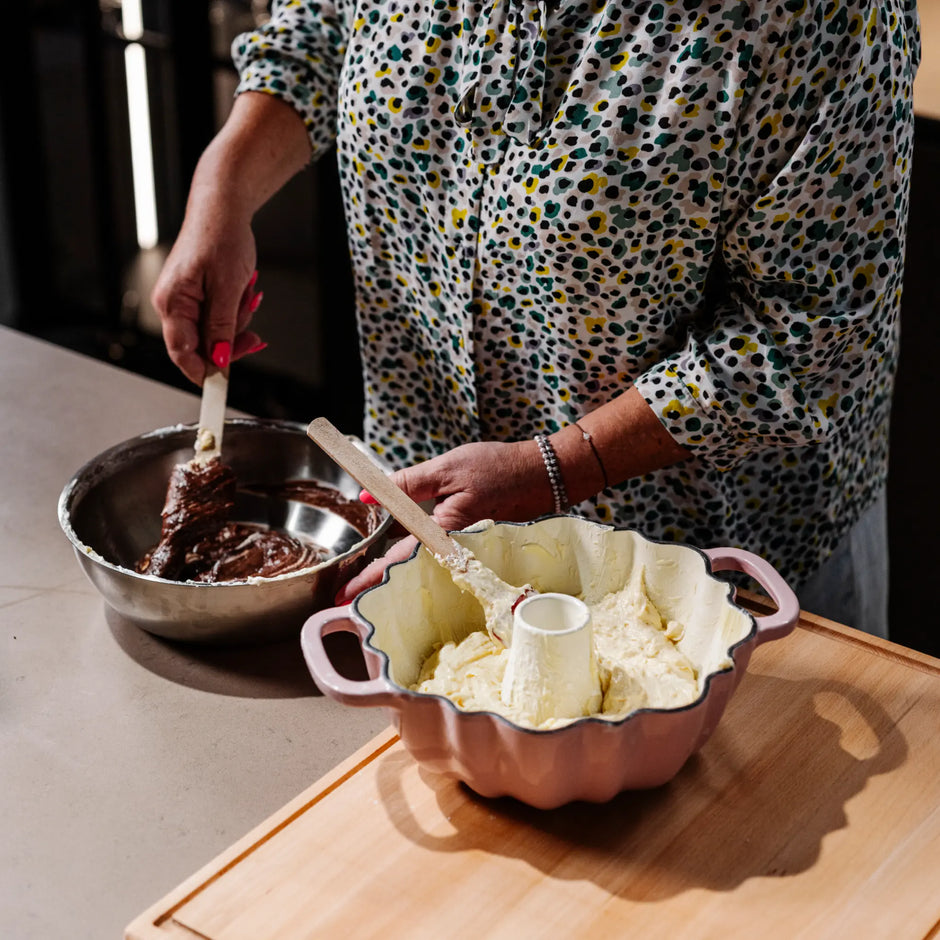 Forma na bábovku FABINI & Mirka van Gils, (3 l) - Smaltovaná litinová forma na bábovku, pastelově zelená