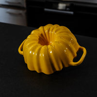 Forma na bábovku FABINI & Mirka van Gils, (3 l) - Smaltovaná litinová forma na bábovku, žlutá