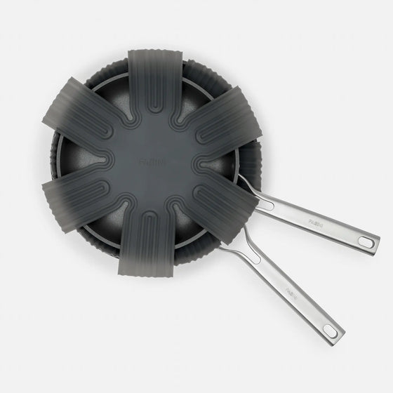 Proložka Otto, 2 kusy - Silikonová ochranná proložka na skladování pánví, černá