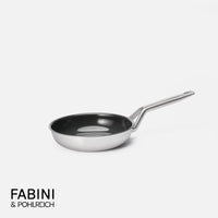 Pánev FABINI & Pohlreich 2.0, ø 20 cm - Nepřilnavá nerezová beznýtová pánev z vícevrstvé nerezové oceli bez poklice