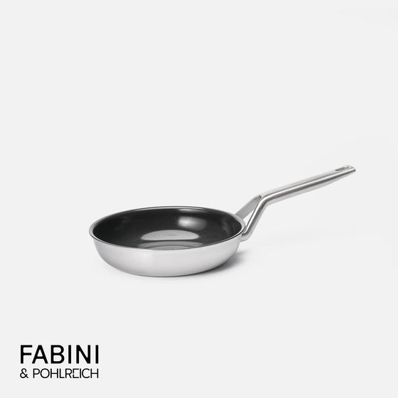Pánev FABINI & Pohlreich 2.0, ø 20 cm - Nepřilnavá nerezová beznýtová pánev z vícevrstvé nerezové oceli bez poklice