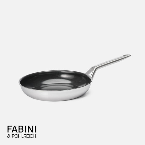 Pánev FABINI & Pohlreich 2.0, ø 26 cm - Nepřilnavá nerezová beznýtová pánev z vícevrstvé nerezové oceli bez poklice