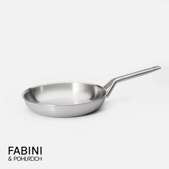 Pánev FABINI & Pohlreich 2.0, ø 26 cm - Nerezová beznýtová pánev z vícevrstvé nerezové oceli bez poklice