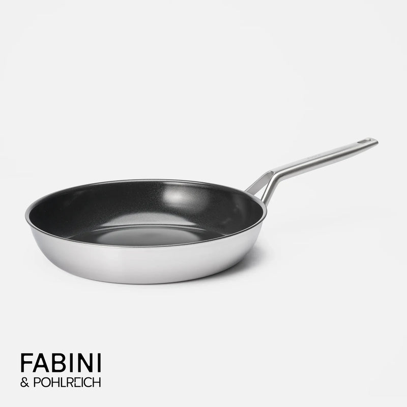 Pánev FABINI & Pohlreich 2.0, ø 30 cm - Nepřilnavá nerezová beznýtová pánev z vícevrstvé nerezové oceli bez poklice