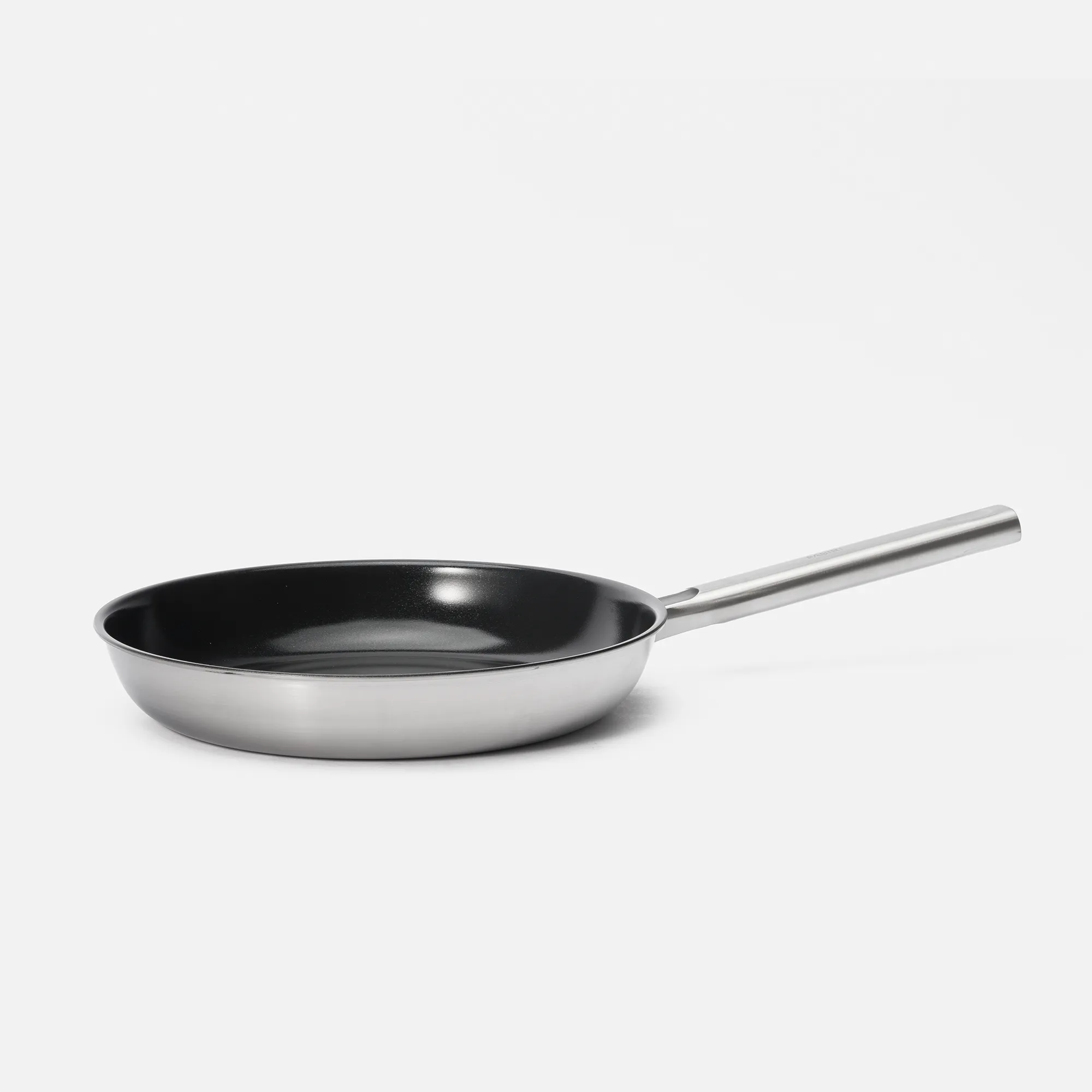 Pánev Lucca 4.0 Standard, ø 28 cm - Nepřilnavá nerezová beznýtová pánev z vícevrstvé nerezové oceli s nepřilnavým keramickým povrchem bez poklice