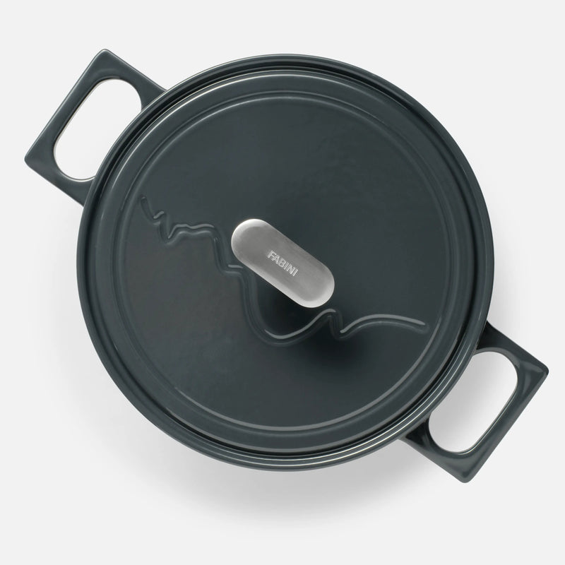 Kastrol FABINI & Těhotnej kuchař, ø 26 cm (5,5 l) - Smaltovaný litinový kastrol s poklicí, šedý