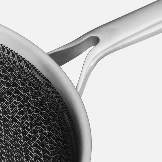 Pánev FABINI & Těhotnej kuchař 2.0, ø 30 cm - Nerezová beznýtová pánev s hybridním keramickým povrchem z vícevrstvé nerezové oceli bez poklice