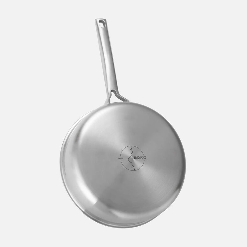 Hluboká pánev FABINI & Těhotnej kuchař, ø 24 cm (2,5 l) - Nerezová beznýtová pánev s hybridním povrchem z vícevrstvé nerezové oceli s poklicí