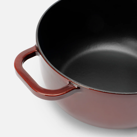 Kastrol FABINI & Pohlreich, ø 26 cm (5,2 l) - Smaltovaný litinový kastrol s nahřívací poklicí, vínově červený