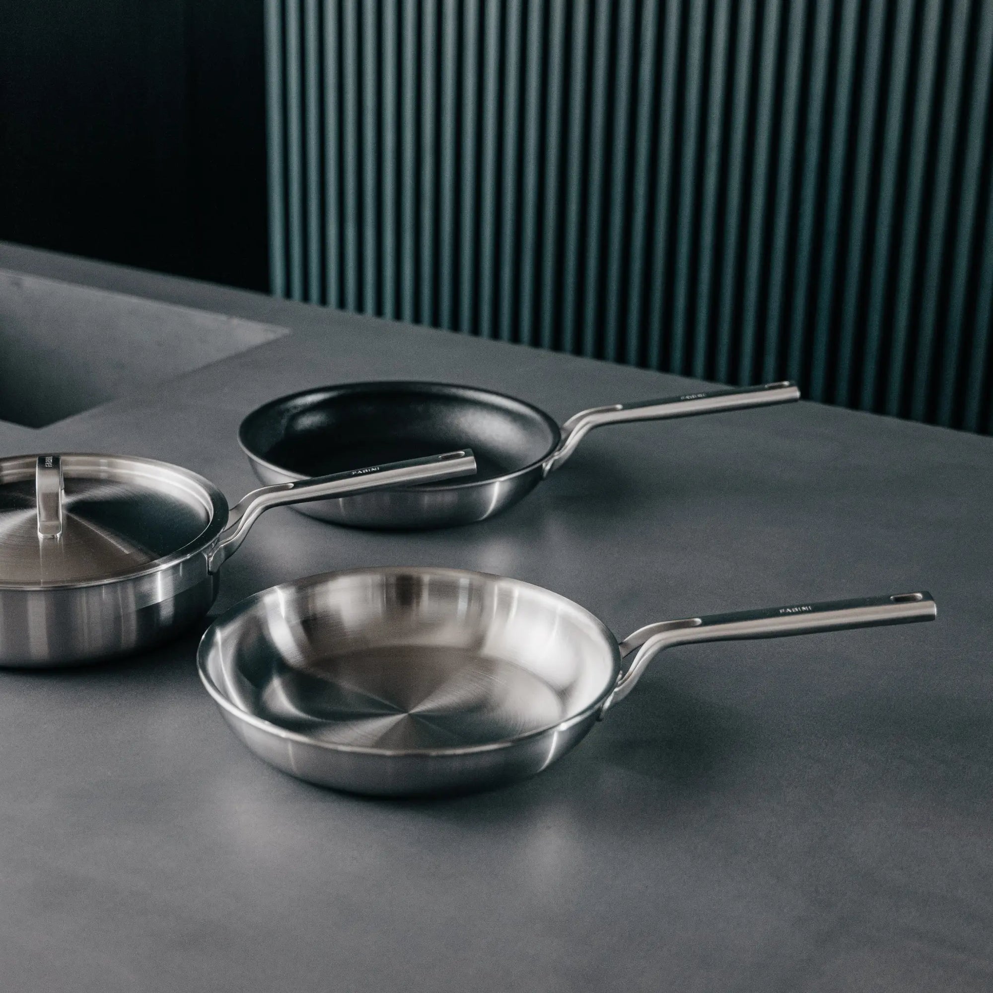 Pánev FABINI & Pohlreich, ø 26 cm - Nerezová beznýtová pánev z pětivrstvé nerezové oceli bez poklice