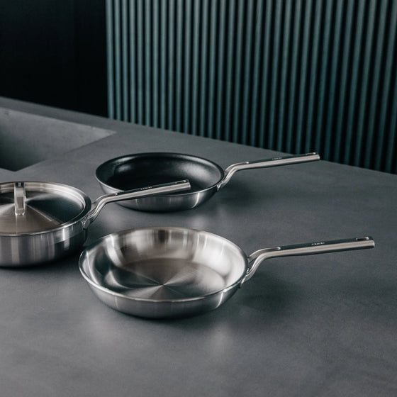 Pánev FABINI & Pohlreich, ø 26 cm - Nerezová beznýtová pánev z pětivrstvé nerezové oceli bez poklice