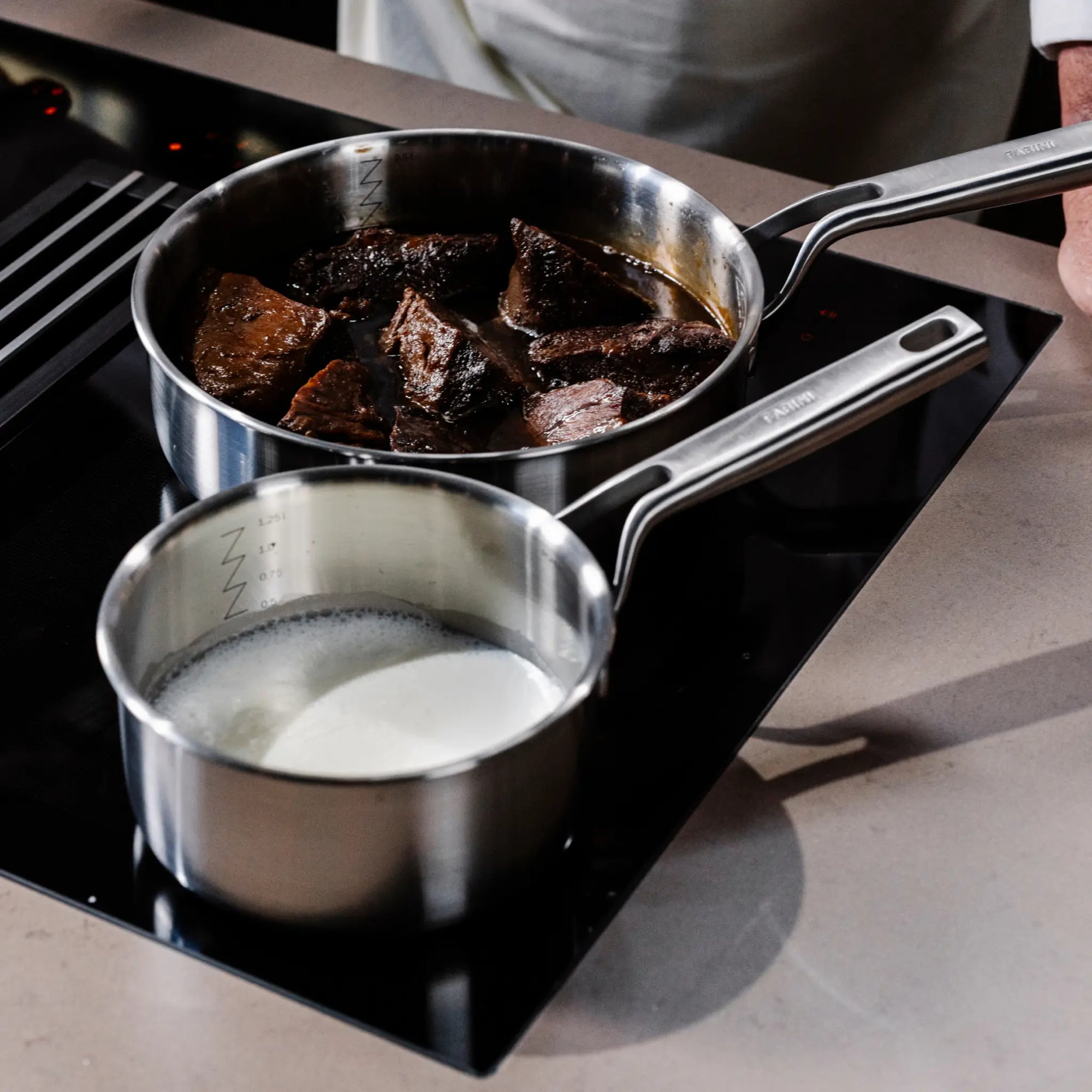 Základní sada nádobí FABINI & Pohlreich, 7 dílů - Nerezové beznýtové nádobí z pětivrstvé nerezové oceli - rozbaleno