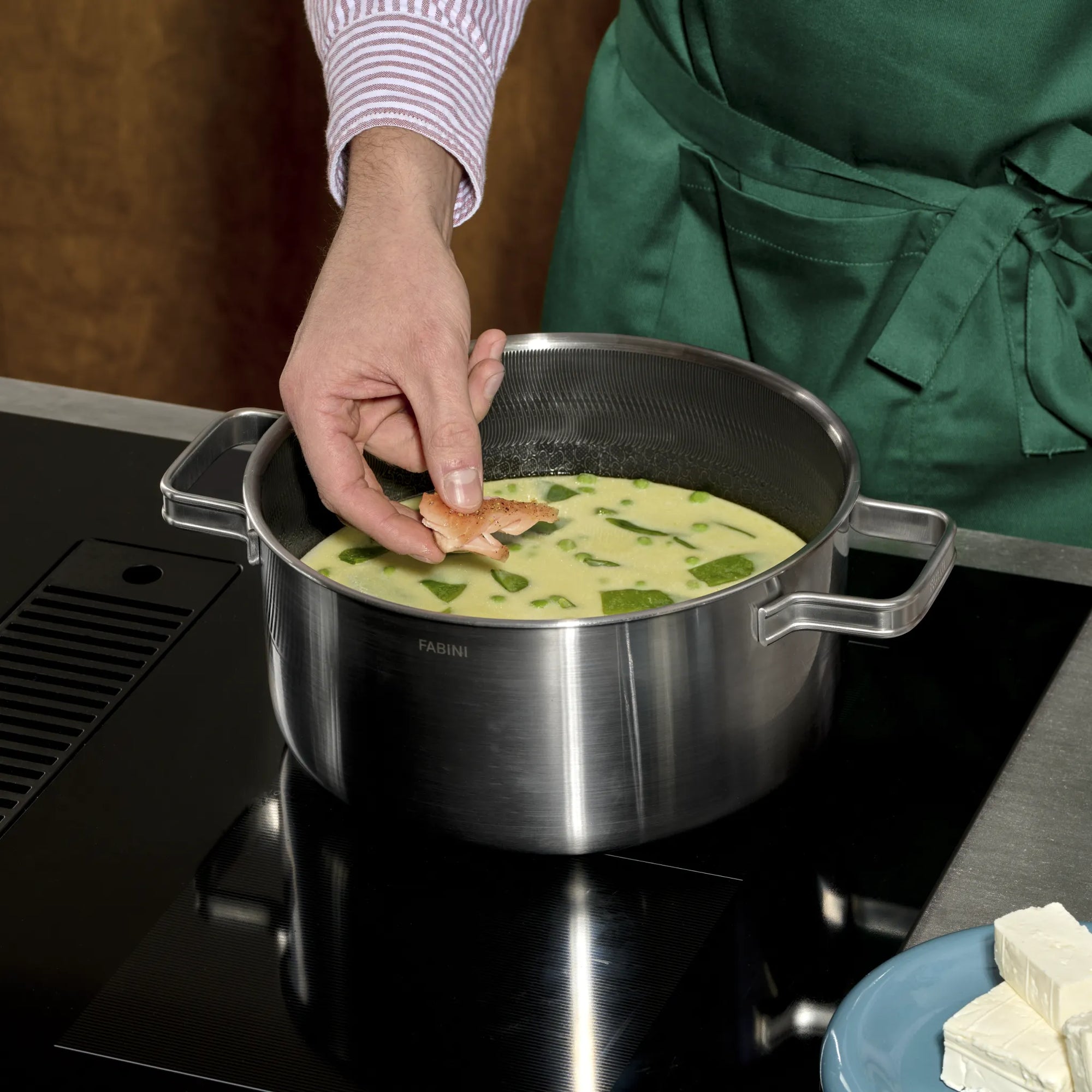 Hrnec Hybrid, ø 24 cm (4 l) - Nerezový beznýtový hrnec s keramickým hybridním povrchem z vícevrstvé nerezové oceli s poklicí