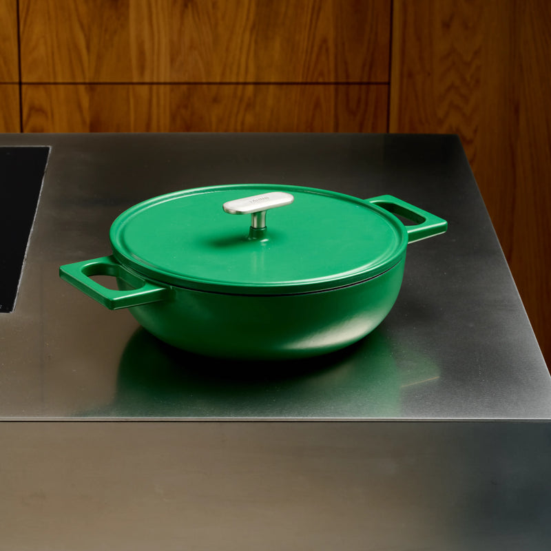 Tegame pánev Mattia 3.0, ø 26 cm - Smaltovaná litinová pánev s poklicí, lesklá zelená