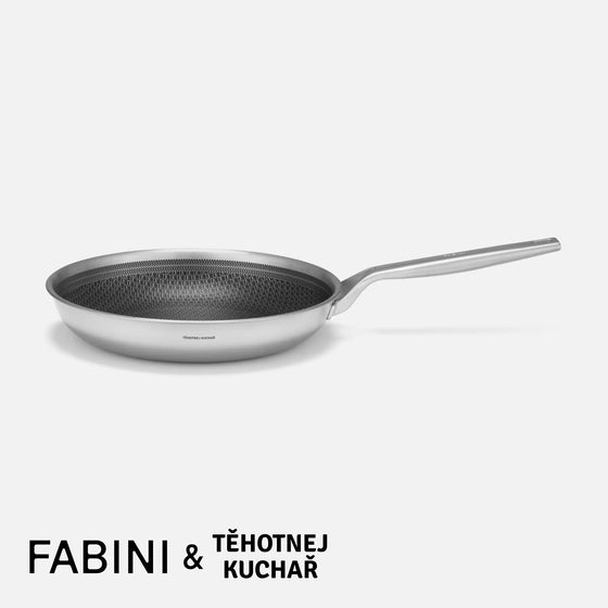 Pánev FABINI & Těhotnej kuchař 2.0, ø 26 cm - Nerezová beznýtová pánev s hybridním keramickým povrchem z vícevrstvé nerezové oceli bez poklice