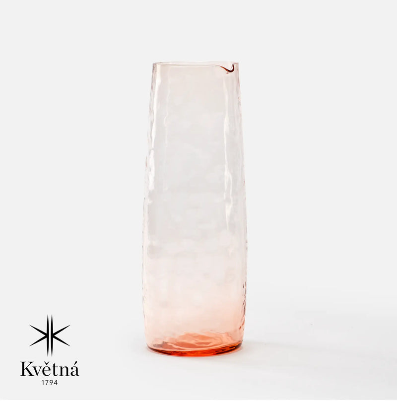 Skleněná karafa z foukaného skla FABINI & Tomáš Kučera 1 000 ml, světle růžová